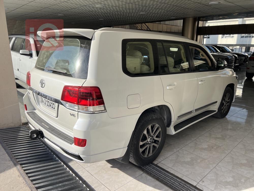 تويوتا لاندكروزر